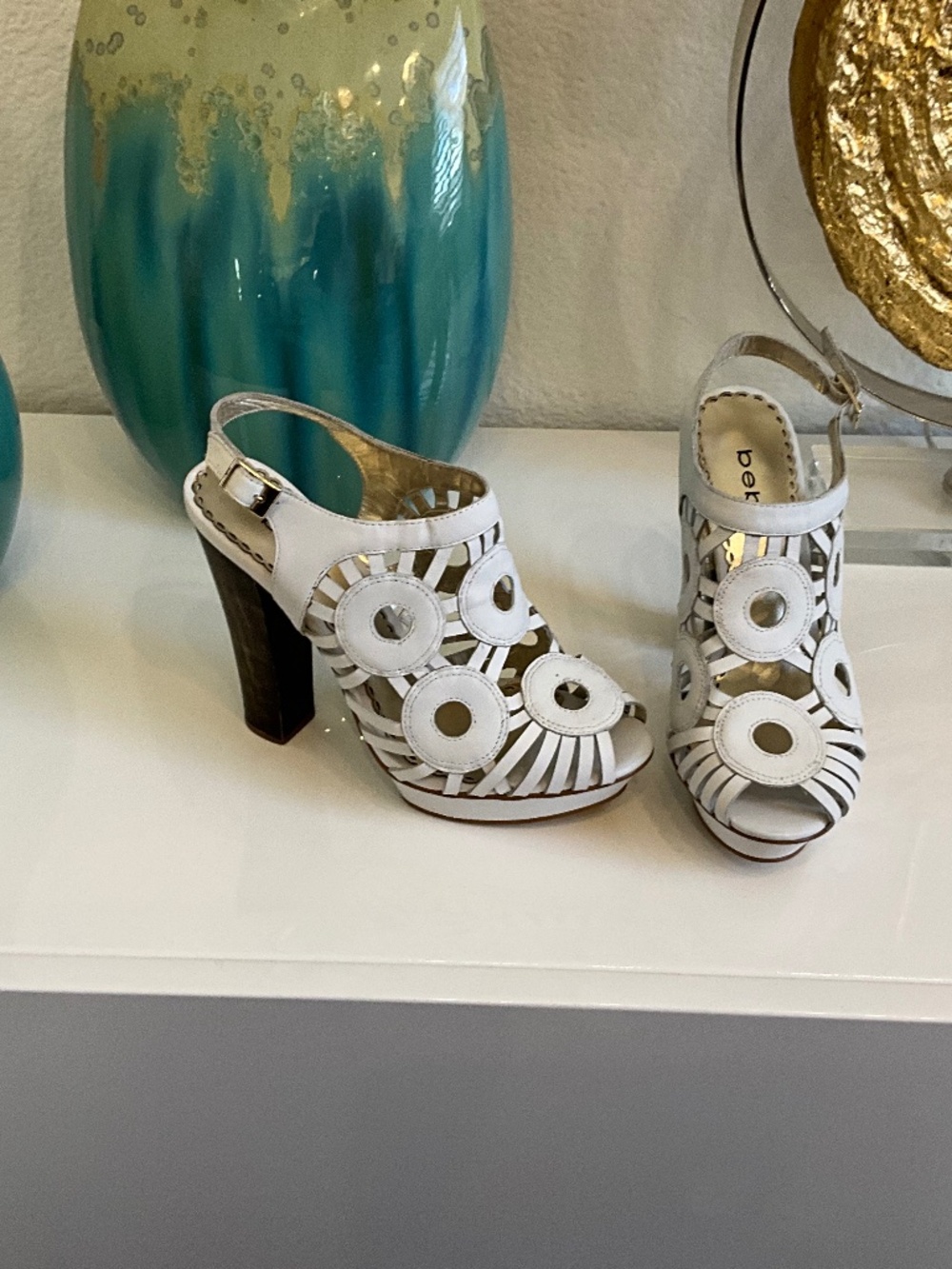 New Bebe platform white leather peep toe  one of a kind  sandals 8 🔥🔥😍